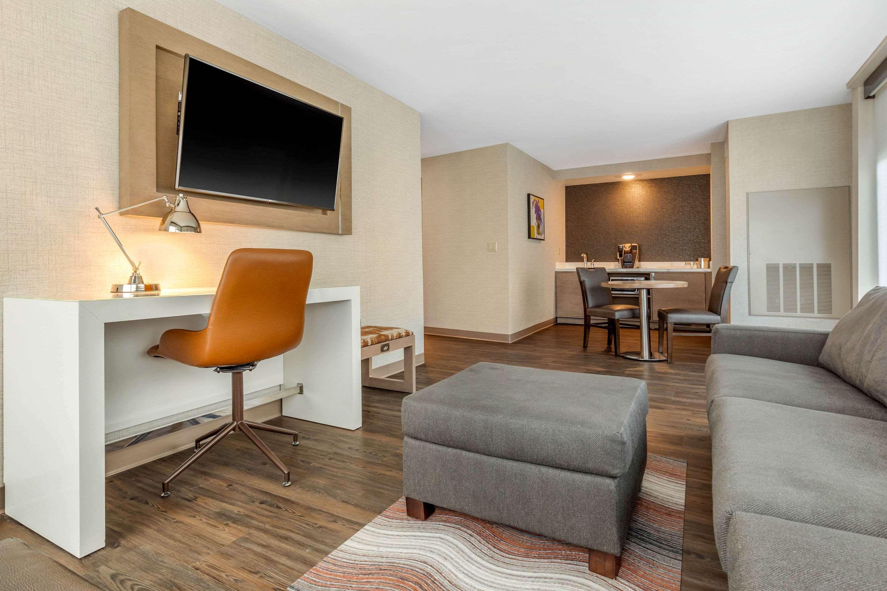 Cambria Hotel Milwaukee Downtown Exterior foto