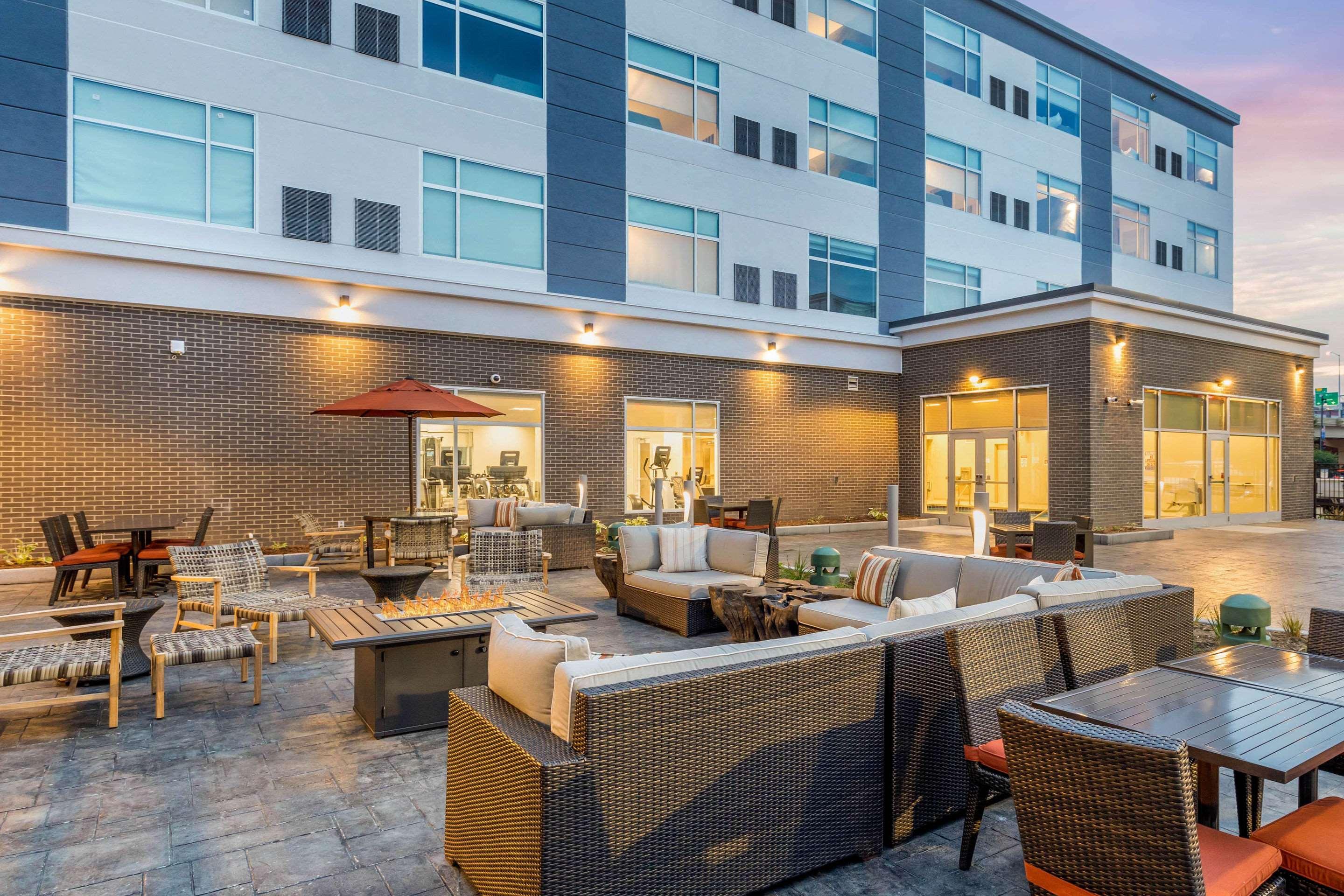 Cambria Hotel Milwaukee Downtown Exterior foto
