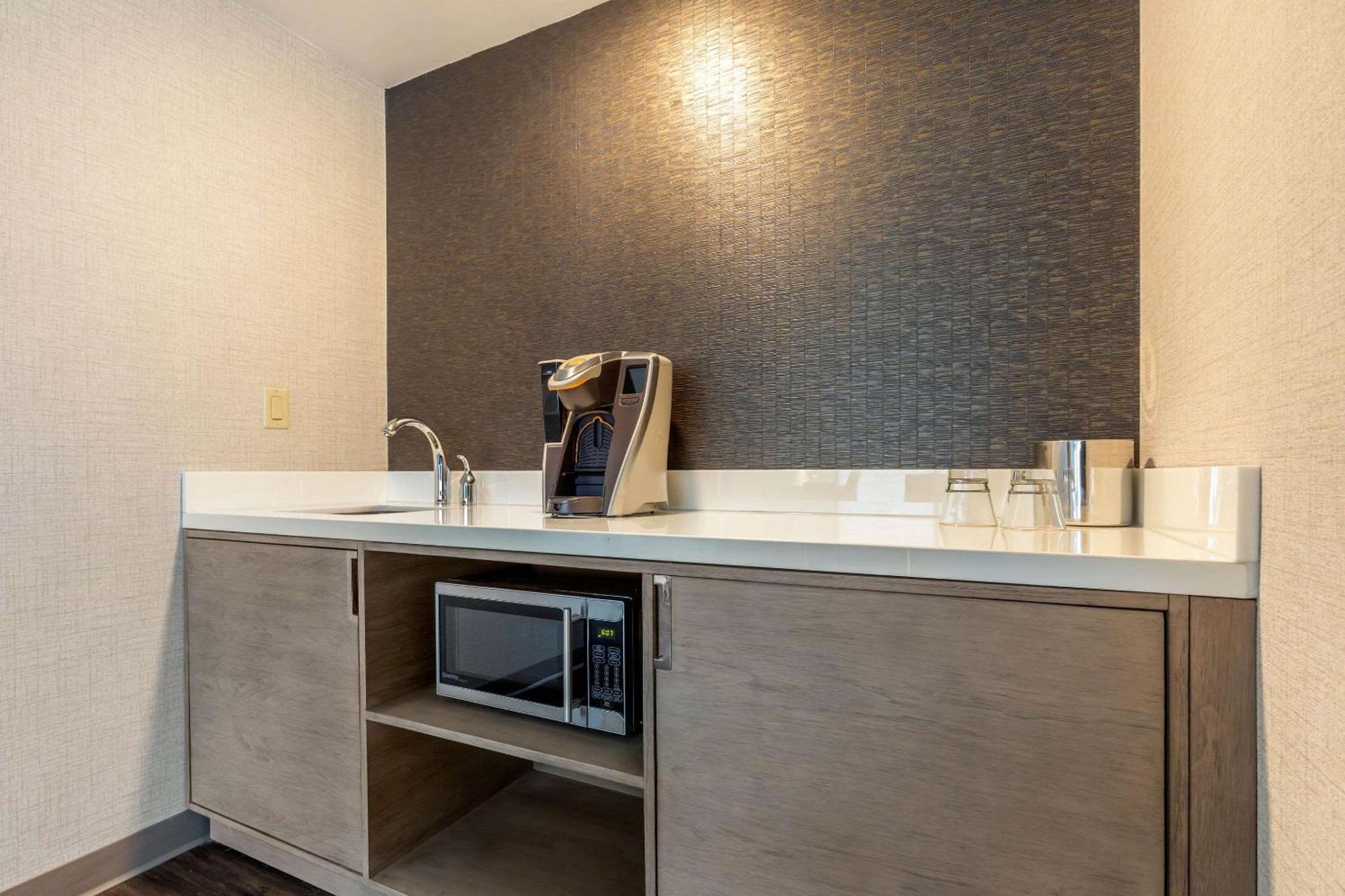 Cambria Hotel Milwaukee Downtown Exterior foto